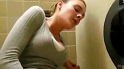 Татуйована красуня з великою дупою порно відео мама з сином розтягує свою кицьку
